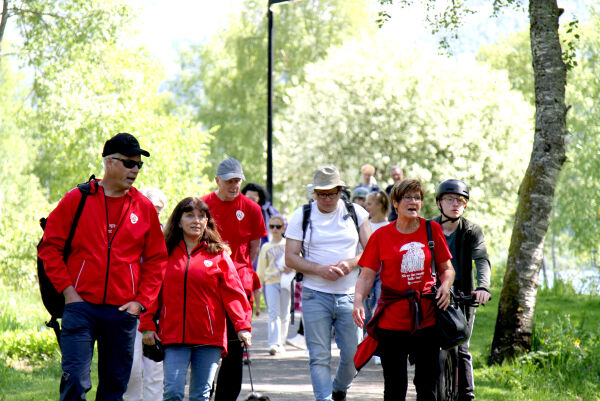 Familietur for tursti rundt Rotevatnet