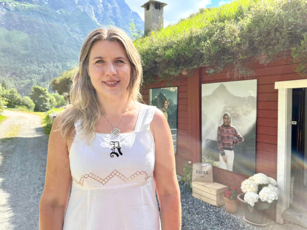 – Kven tek fakturaen?
