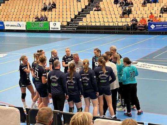 Siger også i andre seriekampen