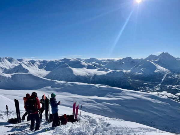 På ski i vinterferien? – Desse snøskredtipsa kan redde liv