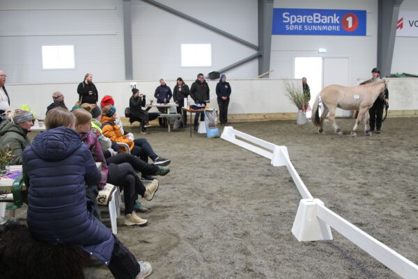 Inviterer til open gard