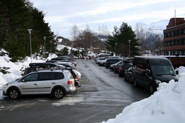 Kan verte betalt parkering ved Sjukehuset