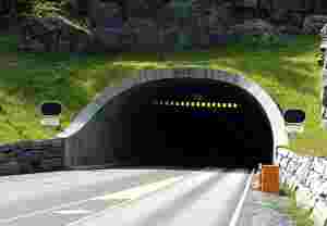 Stengt tunnel, set i gang med ledebilkøyring