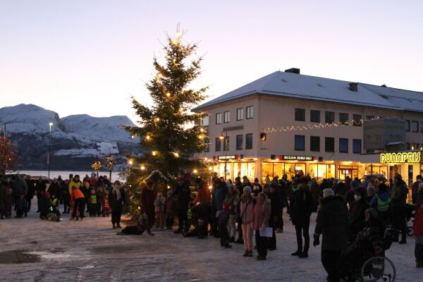 Stemningsfull julegrantenning