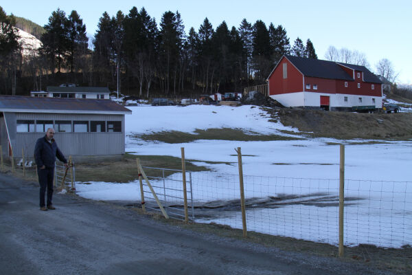 – Vi vert jaga frå gard og grunn