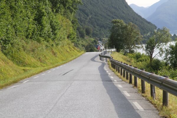 Dalsfjordvegen blir stengt fleire stadar denne veka