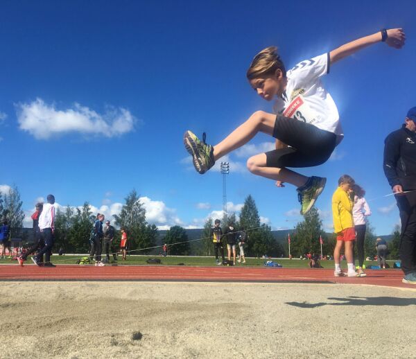 Elise tok gull og to sølv i Veidekkeleikane