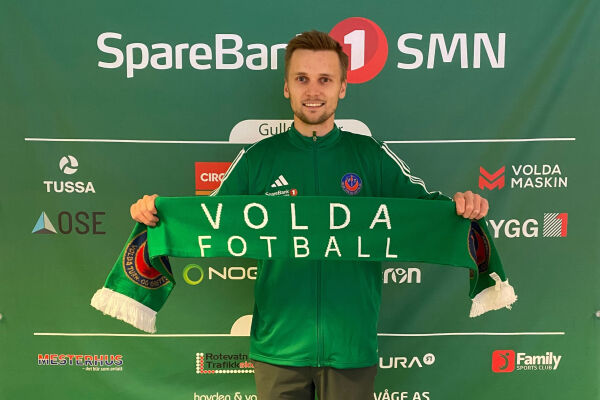 Hentar spelar frå erkerivalen