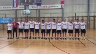 Handballgutane syng Ja, vi elsker i Kroatia