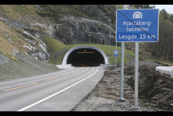 Kolonnekøyring i Hjartåbergtunnelen