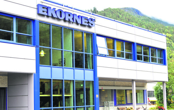 Ekornes permitterer