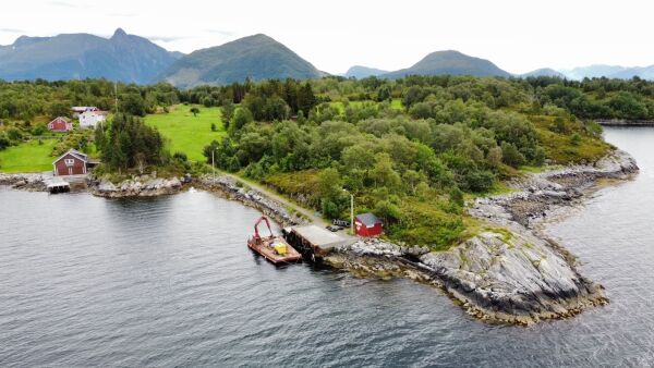 Utbetrar kaia på Yksnøya