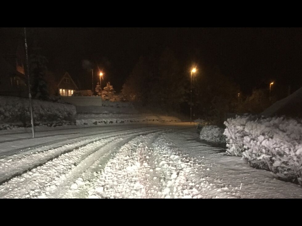 Det store snøfallet i morgontimane har ført til utfordrande køyreforhold fleire stader på Sunnmøre i dag.
 Foto: Arkivfoto