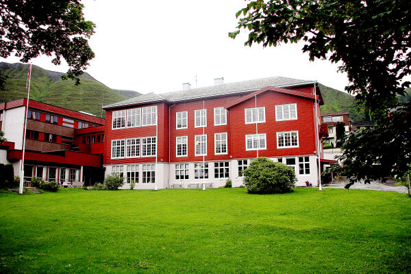 Fjernar tilleggspoeng for folkehøgskule