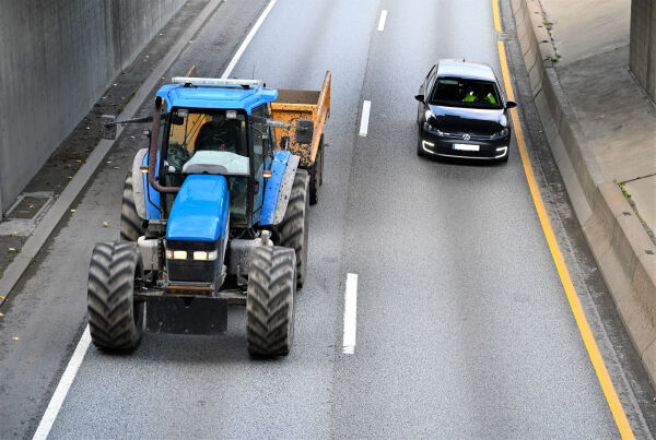 Utvida setebelteplikt for traktor