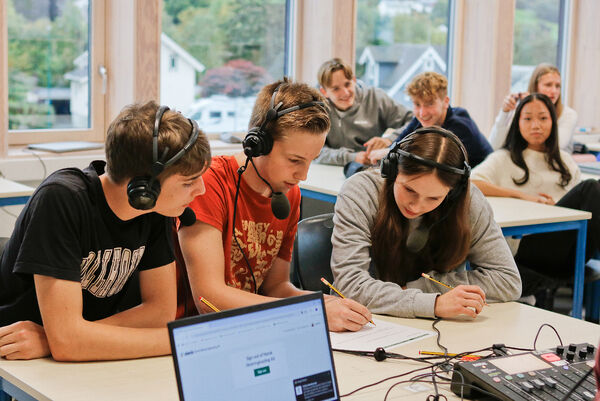 Trio frå VUS imponerte radioverten
