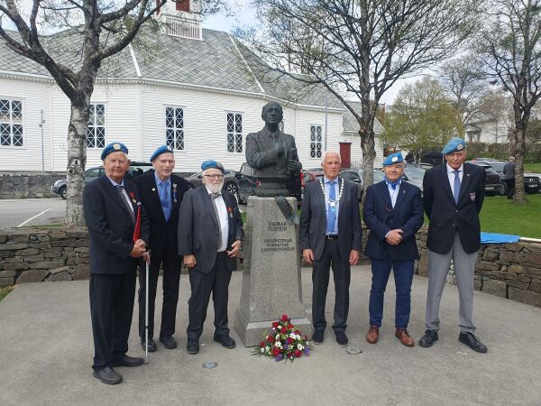 Flott seremoni ved Ragnar Ulstein-monumentet
