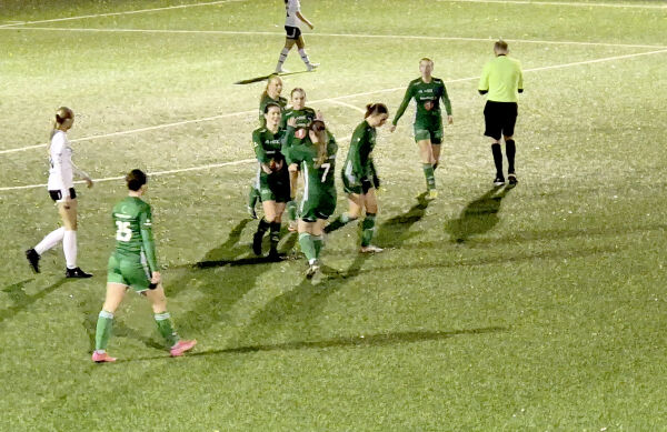 Enda sesongen med målfest mot rivalen