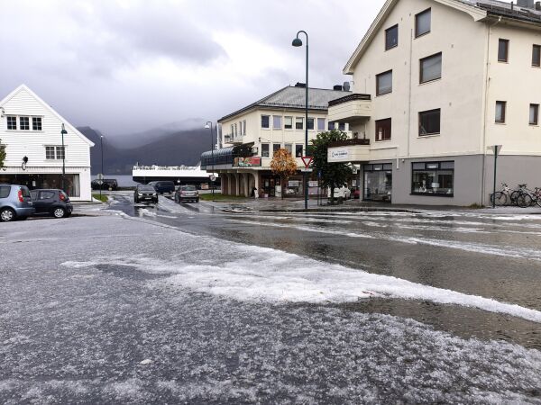 Kong Vinter viser musklar