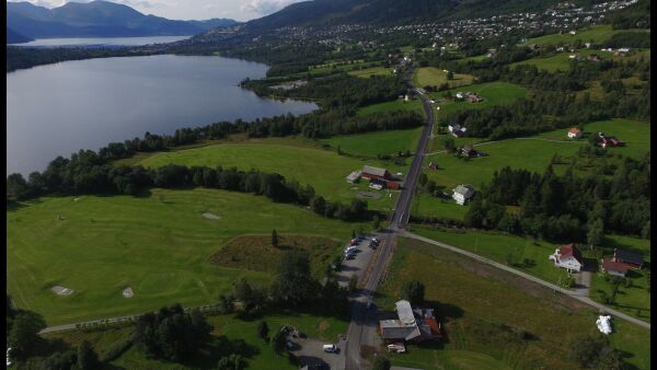 Inviterer til opningsfest