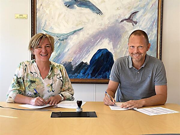 Kontraktsignering for ny ungdomsskule