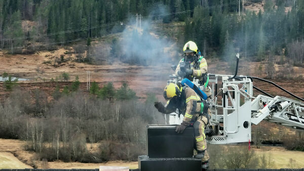 Sløkte med pulverbombe og granat