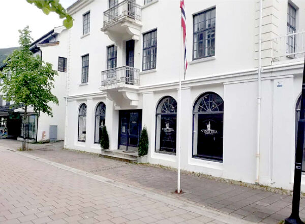 Fugl Føniks gjenoppstår