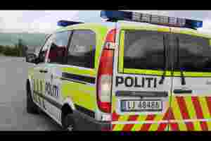 Lastebil i grøfta