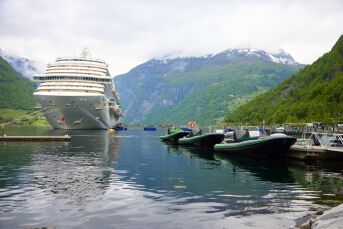 Elektriske rib-båtar på Hornindalsvatnet