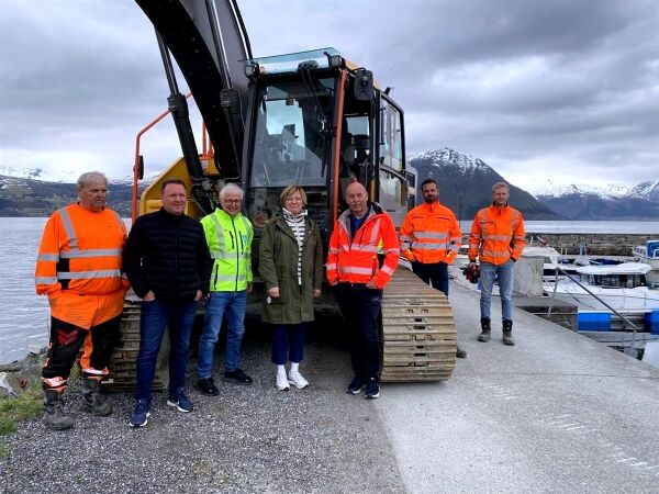 Arbeidet med servicebygg og amfi er i gang