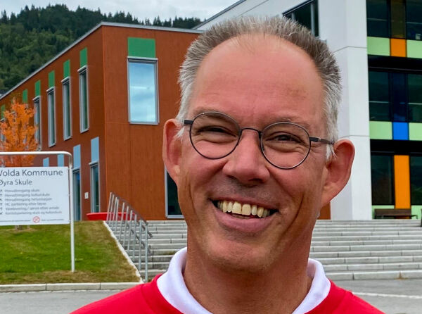 Innrømmer at andre skal ha langt større ære