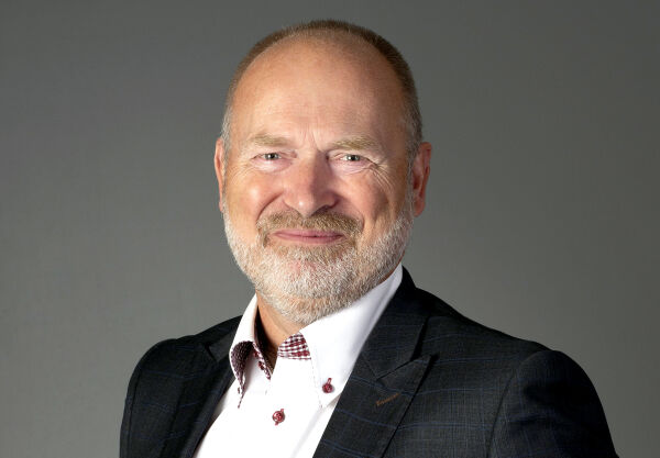 Han leier nytt parti