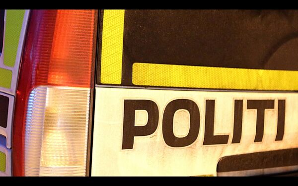 Bil i rekkverk i Hovdebakken