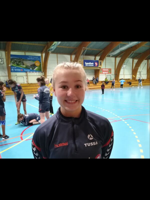 Sara debuterte med to mål