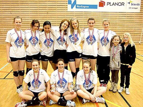 Sølvmedaljer til KFUM-Volda Jenter U17