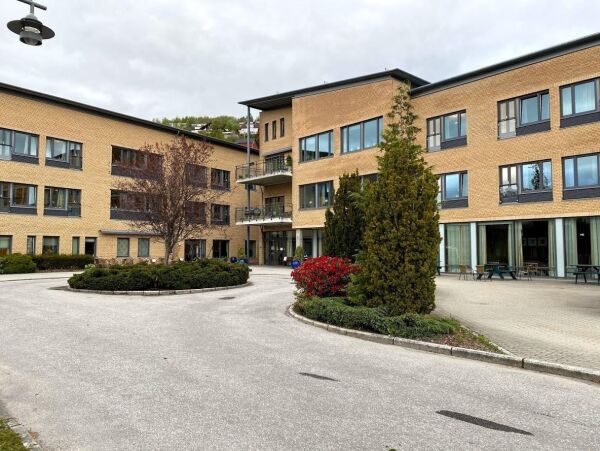 Avgrensa besøk ved sjukeheimane og bemanna omsorgsbustadar