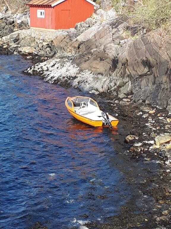 Fann gul liten båt