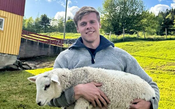 Vaks opp ved garden – no er den hans