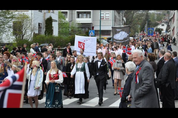 Sjå bildegalleri frå 17. mai