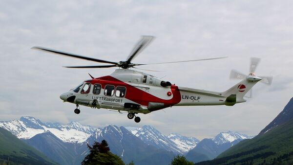 Mann vart henta av legehelikopter etter utforkøyring på Urke