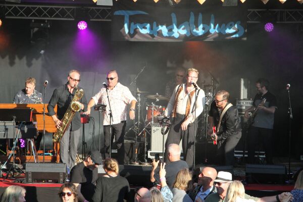 Fest, dans og blues på Trandal