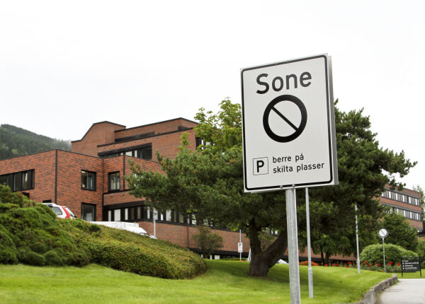 No må du betale for å parkere ved sjukehuset