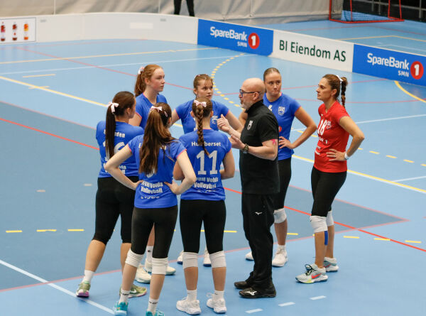 Kampen minutt for minutt her!