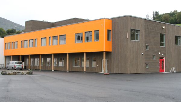 Held fram med 4-dagars skule i Hornindal