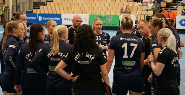 Store nervar hindra ikkje handballdamene