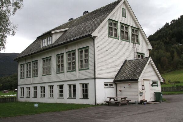 Håpar på seks leilegheiter i Kirkhorn skule