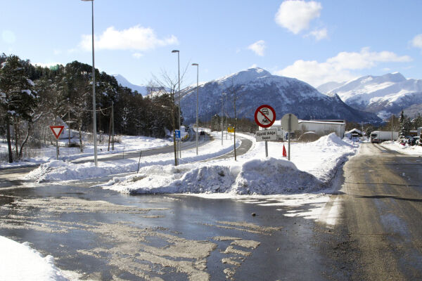Opna for biltrafikk mot Volda