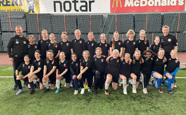 Ivrige og flinke fotballjenter på Søre