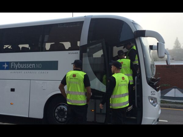 31 fekk beltegebyr på bussen
