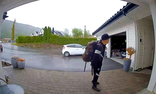 Fekk bot og vert sendt ut av landet